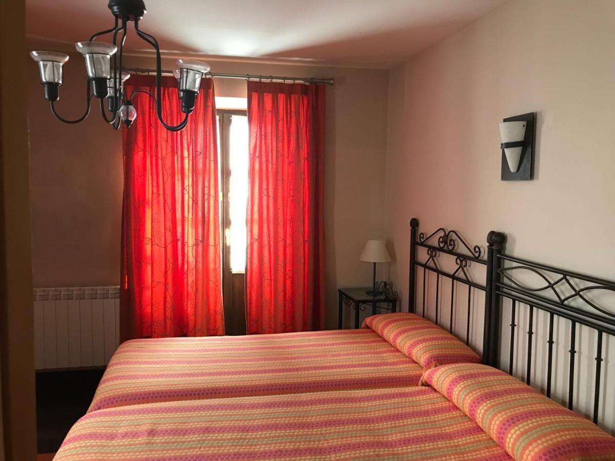 Apartamentos Ebro ריינוסה מראה חיצוני תמונה