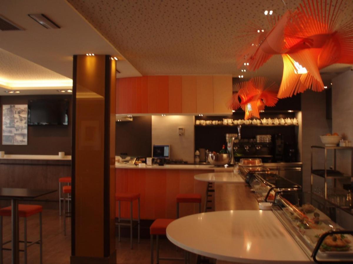 Apartamentos Ebro ריינוסה מראה חיצוני תמונה